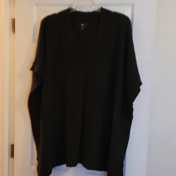 Plus sweaters - Picture 3 of 4